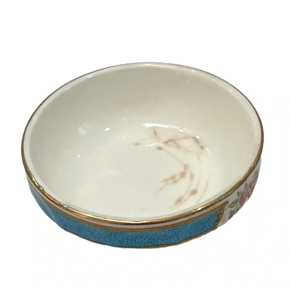 VINTAGE EMPIRE ENGLAND CUMBERLAND HOTEL WHITE, GOLD, BLUE & FLORAL CHINA ASHTRAY